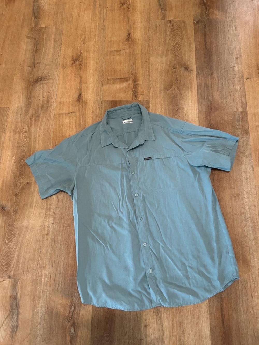 Columbia Short-Sleeve Men's Button-Up Shirt